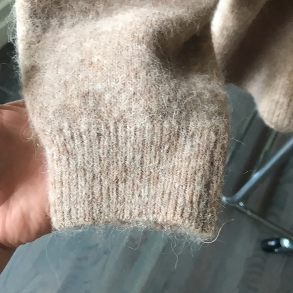 Oversized v-neck wool sweater | sold out everywhere - Picture 9 of 11